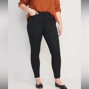 Old Navy size 14 black pixie high-rise pants with front and backk pockets